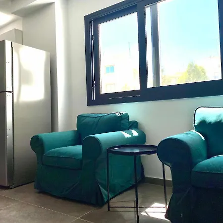 Urban Habitat Capsule Beds Хостел Нікосія