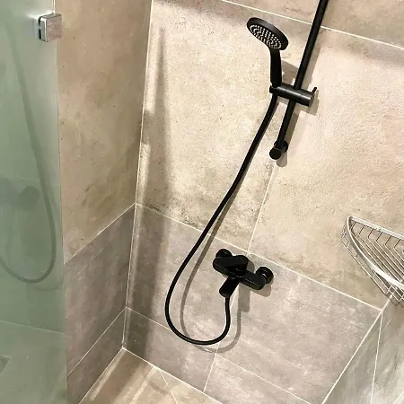 Urban Habitat Capsule Beds Nikozja