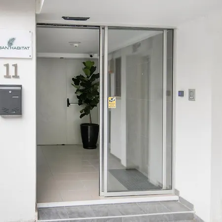 Urban Habitat Capsule Beds Hostel Nikozja