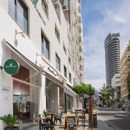 Hostal Urban Habitat Capsule Beds Nicosia