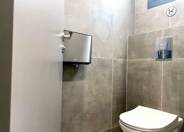 Urban Habitat Capsule Beds 尼科西亚