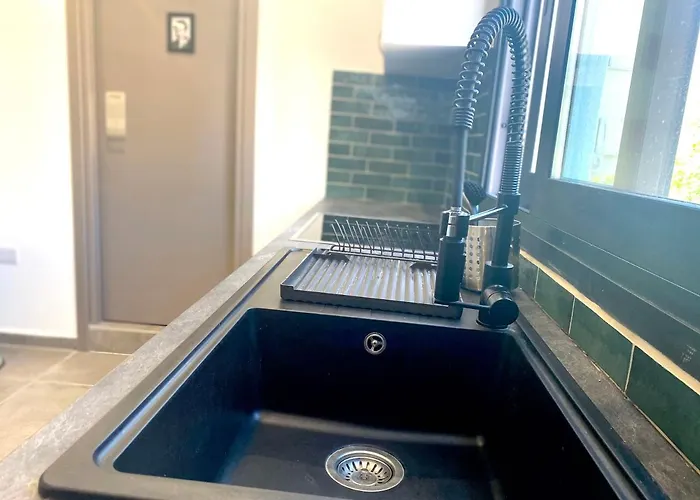 Urban Habitat Capsule Beds 旅馆