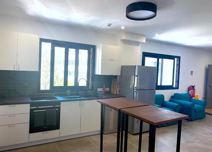 Urban Habitat Capsule Beds 尼科西亚