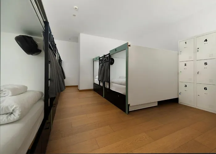 Urban Habitat Capsule Beds