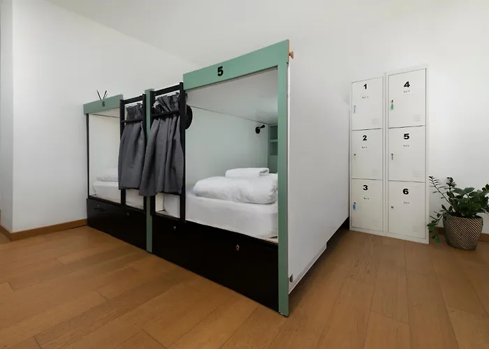 旅馆 Urban Habitat Capsule Beds *