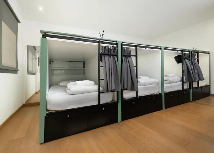 旅馆 Urban Habitat Capsule Beds *