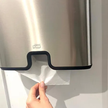 ホステル Urban Habitat Capsule Beds ニコシア