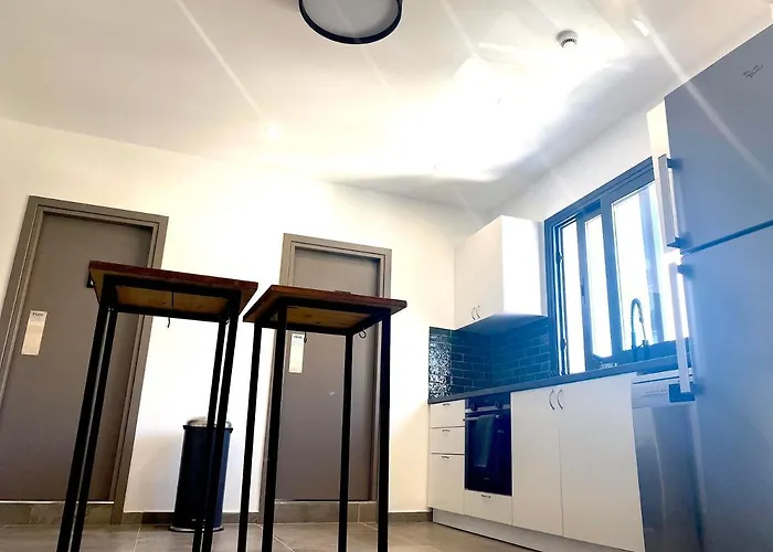 Urban Habitat Capsule Beds * Lefkoşa